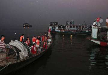 5 youths drown as boat capsizes