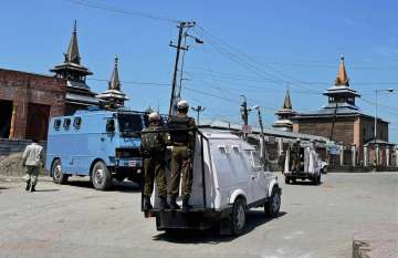 Restrictions, shutdown continue as tension grips Kashmir for 5th day