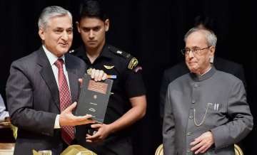 President Pranab Mukherjee with Chief Justice of India, Justice T.S. Thakur