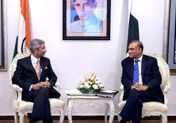 Indo-Pak Foreign Secretaries to meet today
