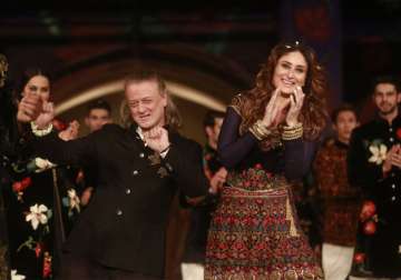 Rohit Bal with Kareena Kapoor at Lakme Fashion Week finale