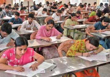 SC again declines to modify NEET order, medical test on May 1