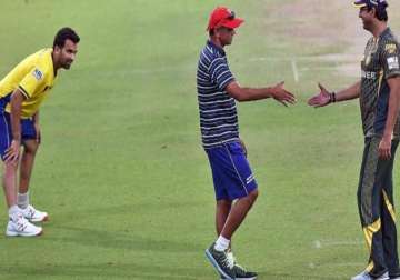 Rahul Dravid and Wasim Akram exchange pleasantries at the Eden Gardens as Zaheer