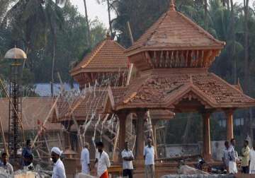 People take stock of the damaged structure of the Puttingal Devi temple