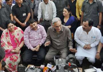Uttarakhand crisis: Nainital HC to resume hearing on rebel Congress MLAs' petiti