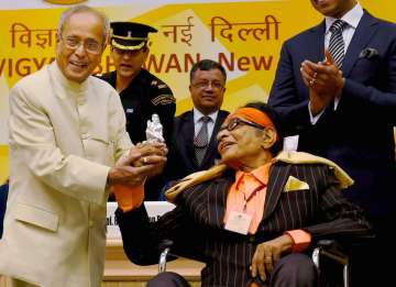 Manoj ‘Bharat’ Kumar honoured with Dadasaheb Phalke Award