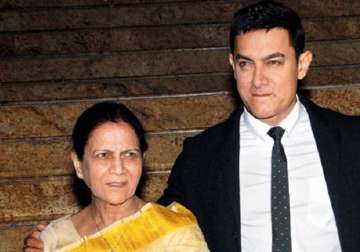 Aamir Khan with his mother