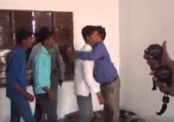Hyderabad man hugs 79 people in 1 minute and the video is hilarious