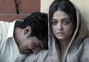 Randeep and Aishwarya in a still from Sarbjit