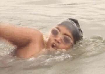 Arjun Santhosh swims across the Vembanaad lake