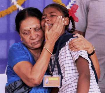 Anandiben Patel break down before school children