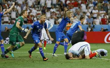 Iceland players celebrate win against England in Euro 2016 