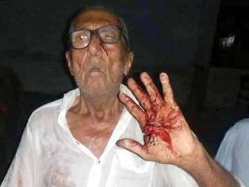 Old man beaten by Policeman