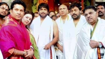 Sachin Tendulkar with his wife, Anjali, and actors Chiranjeevi, Nimmagadda 