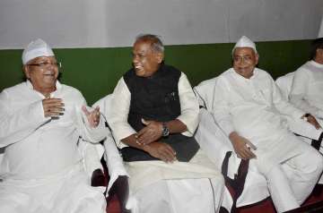 Nitish Kumar, Jitan Ram Manjhi attend Lalu Yadav's iftar party