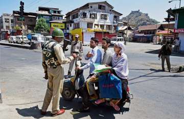 Curfew re-imposed in Kashmir to stop protest march by separatists