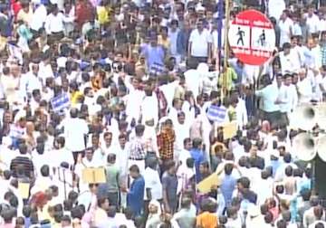 Massive protest in Lucknow, BSP demands arrest of Dayashankar Singh