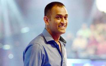 ‘Captain Cool’ Dhoni gets a new hairdo