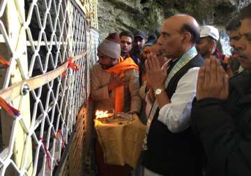 Rajnath Singh pays obeisance at Amarnath Shrine