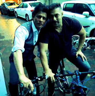 Shah Rukh and Salman’s bike ride