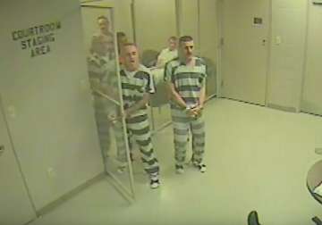 Jail inmates came out to the rescue of the guard suffering heart attack