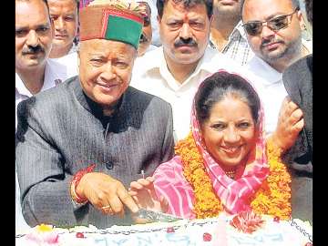 Himachal CM with his wife