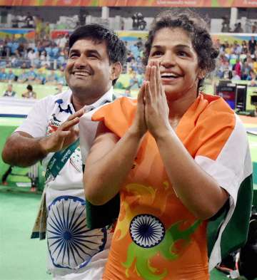 Sporting fraternity congratulates Sakshi Malik on her historic feat
