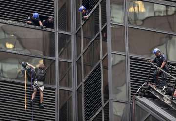 Cops capture man climbing Trump Tower in New York city