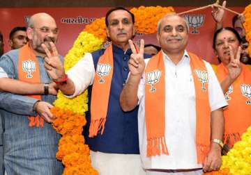 Gujarat CM-designate Vijay Rupani stakes claim to form govt