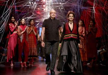 Kangana Ranaut with Tarun Tahiliani