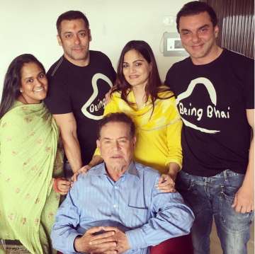 Salman Khan with sisters Arpita-Alvira, brother Sohail and father Salim Khan