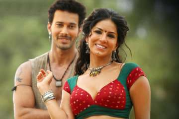 Sunny Leone refuses to lock lips with Rajneesh Duggal in ‘Beimaan Love’ 