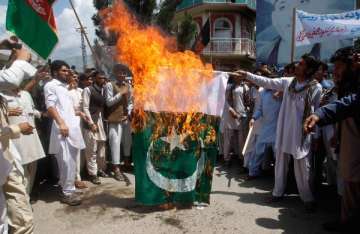 Protestors burning Pakistani flag