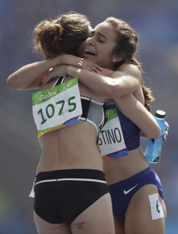 NZ, US athletes help each other finish 5,000 m race after nasty fall