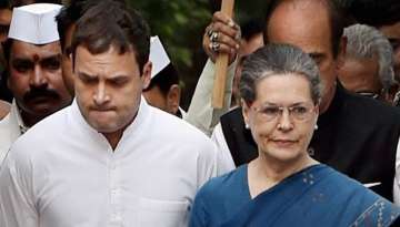 Notice issued to Sonia, Rahul by Delhi court on Swamy’s plea