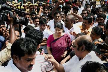 Tamil Nadu bandh over Cauvery: Top DMK leaders detained, industries shut