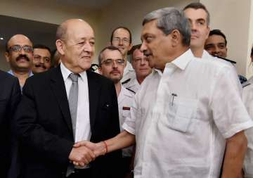Defence Minister Manohar Parrikar and his French counterpart Jean Yves Le Drian