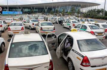 Govt asks states to allow private licence for taxis, autos to conform to SC order