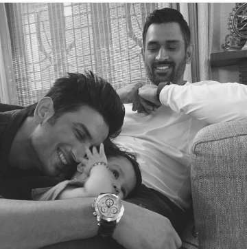Baby Ziva playing with Sushant Singh Rajput as daddy Dhoni looks on