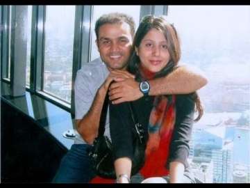 Virender Sehwag’s hilarious tweet on his partnership with wife Aarti- India TV