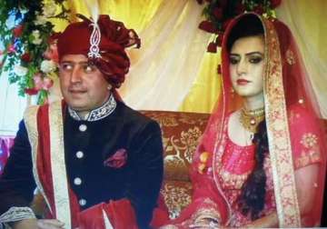 Defying all odds, Kashmir cop marries PoK girl in Srinagar
