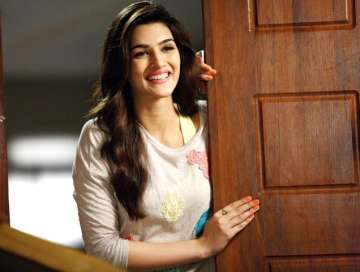 Actress Kriti Sanon to learn local UP language for upcoming movies
