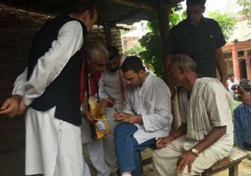 Rahul Gandhi kicks off 2,500 km Kisan Yatra from Deoria