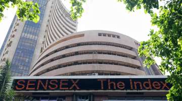 Sensex tanks 546 points amid weak global cues 
