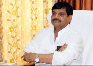 Shivpal Yadav suspends 10 SP leaders of Akhilesh camp