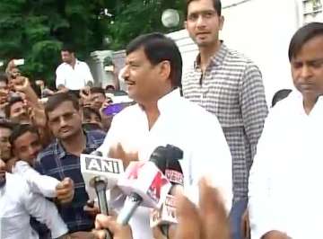 Shivpal Yadav addressing his supporters in Lucknow 