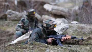 Soldier martyred in clash with terrorists in JK's Naugam | India TV