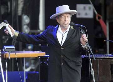 Bob Dylan has responded to the calls of Nobel panel