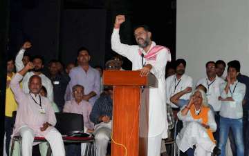 Expelled AAP minister Yogendra Yadav launches his political wing 'Swaraj India'