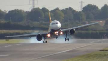 Airbus A321 struggling to land 